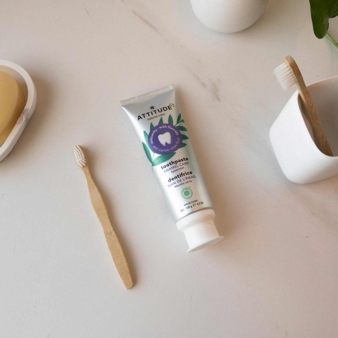 Toothpaste with fluoride – enamel care