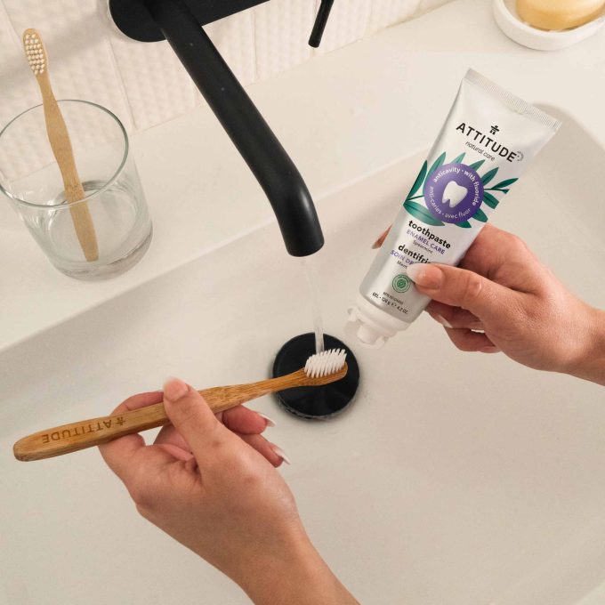 Toothpaste with fluoride – enamel care